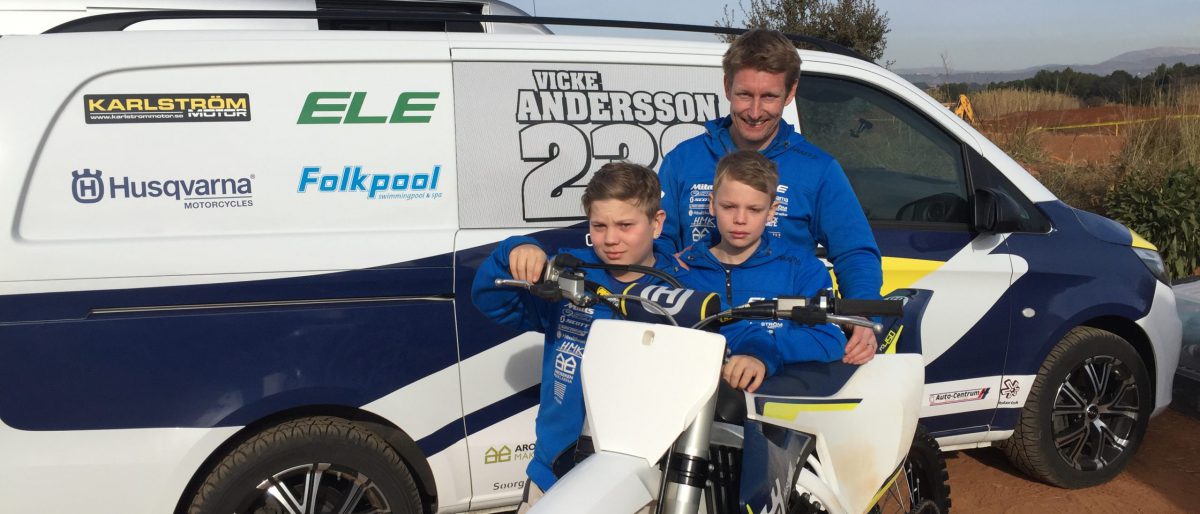 Kenneth Gundersen ska köra MX1-SM för MX Academy, här tillsammans med teamets två 85-förarna Axel Semb och Viktor "Vicke" Andersson.